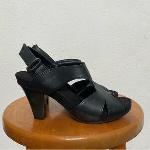 Aerosoles Hot to Trot Black Velcro Back Heel Size 7.5 Comfort Footbed Formal